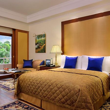 فندق ذا أوبروي بنجلور بنغالور المظهر الخارجي الصورة A room at the Taj Bengal