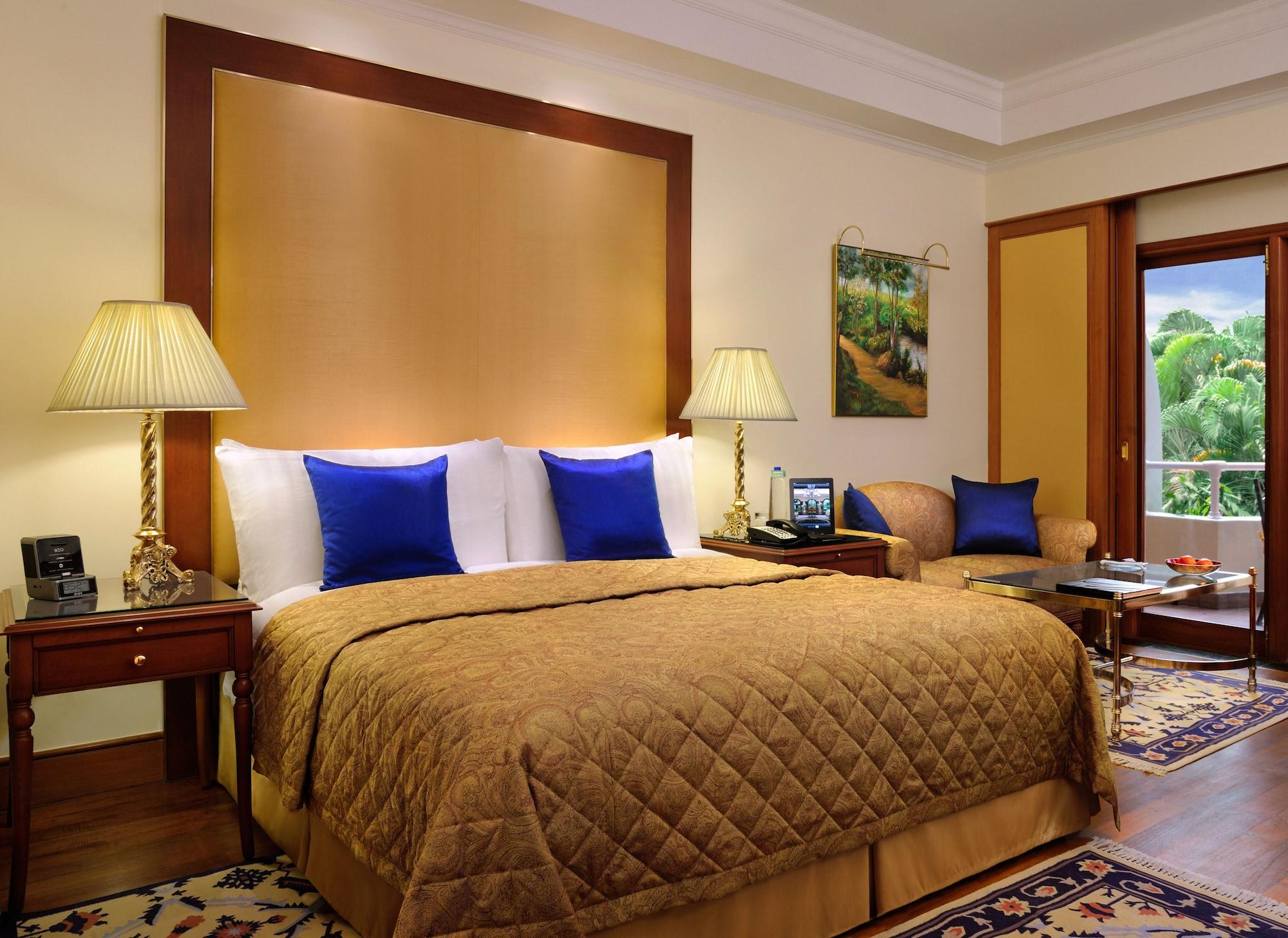 فندق ذا أوبروي بنجلور بنغالور المظهر الخارجي الصورة A room at the Taj Bengal