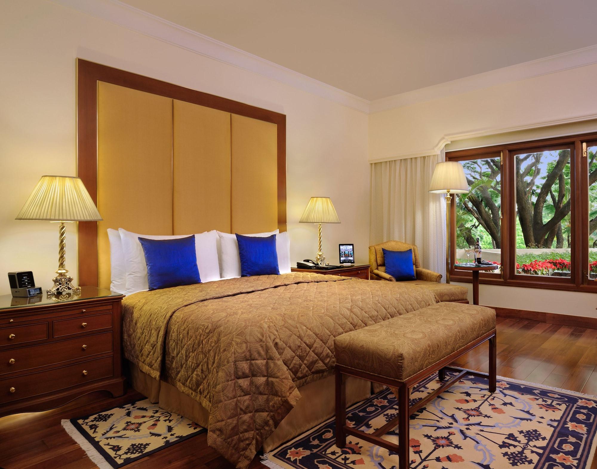 فندق ذا أوبروي بنجلور بنغالور المظهر الخارجي الصورة A bedroom at the Taj Bengal
