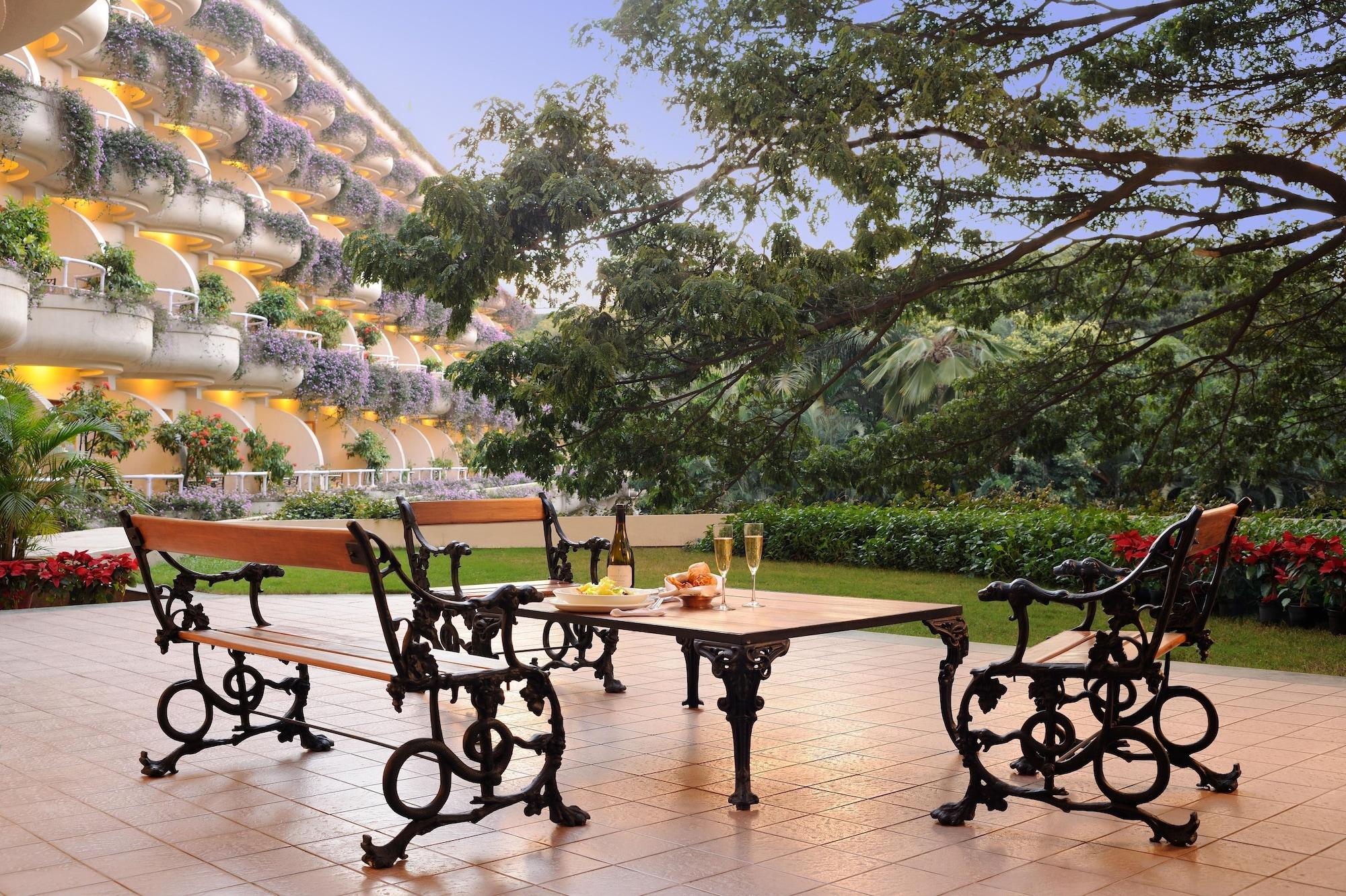 فندق ذا أوبروي بنجلور بنغالور المظهر الخارجي الصورة The hotel's garden
