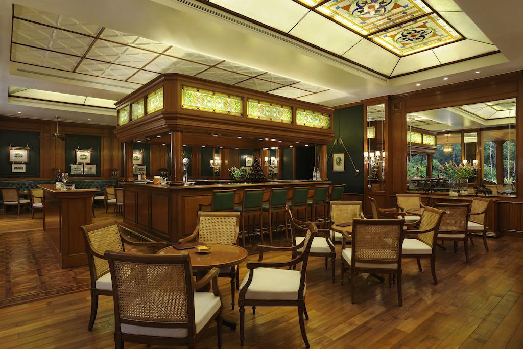 فندق ذا أوبروي بنجلور بنغالور المظهر الخارجي الصورة The bar at the 1906